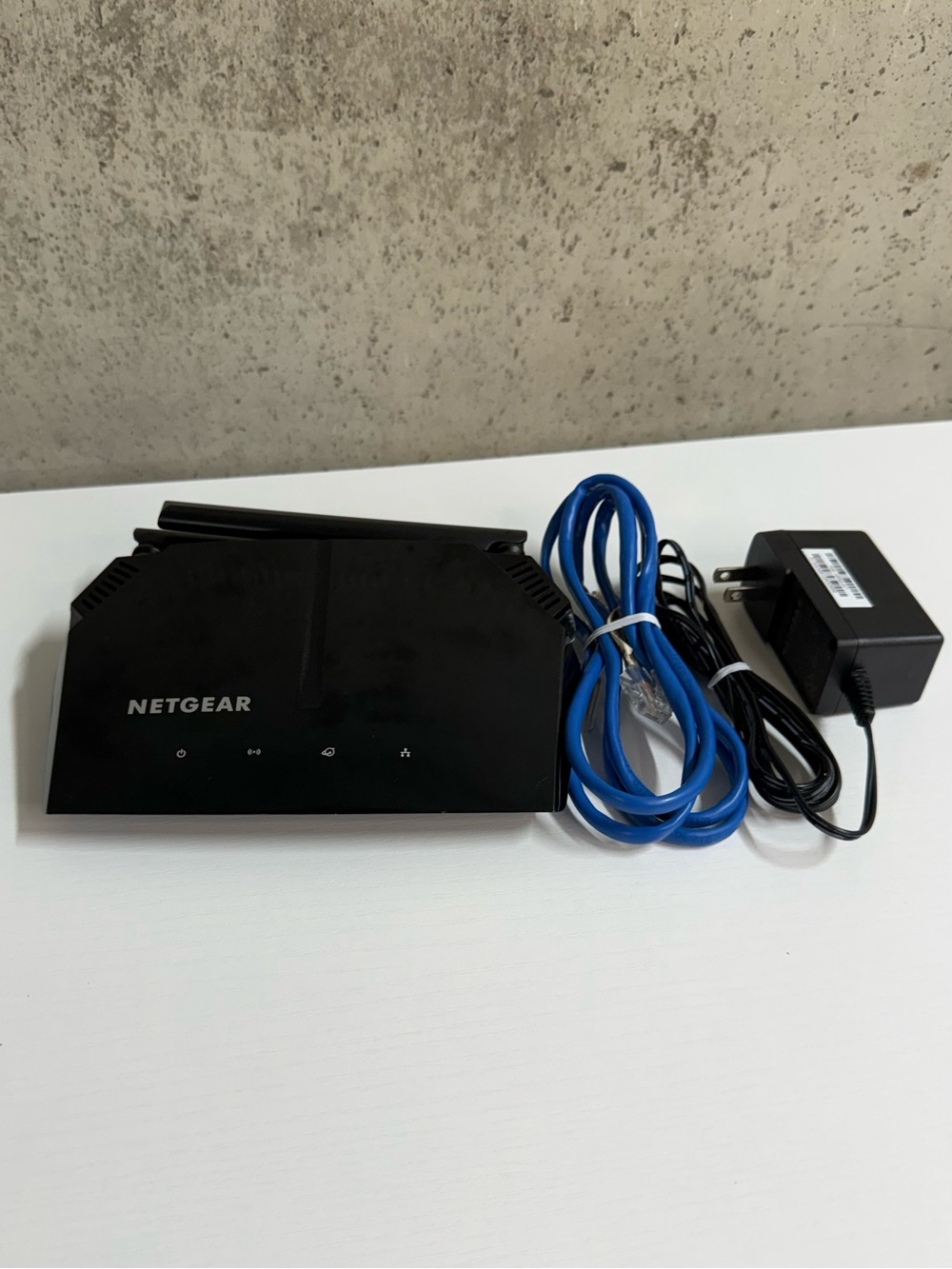 NETGEAR AC1200 R6120 Dual Band WiFi Router - Picture 5 of 8